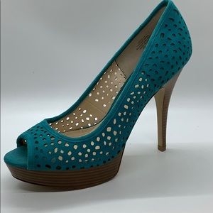 Enzo Angiolini green peep toe suede heels